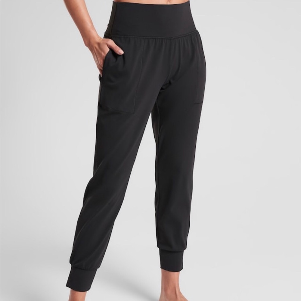 Athleta Salutation Cruise Jogger in Powervita